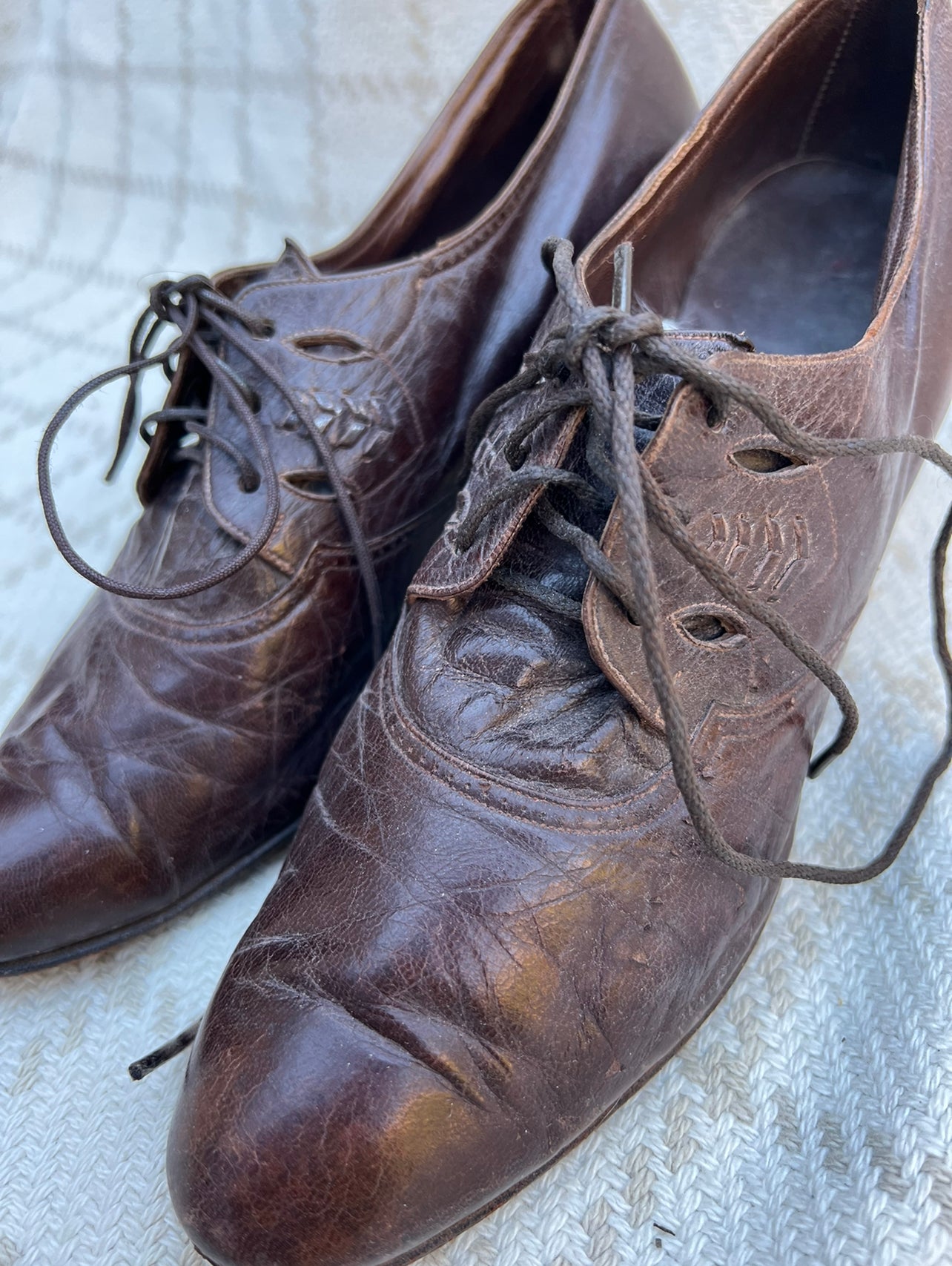 1930s Brown Leather Lace-Up Heels