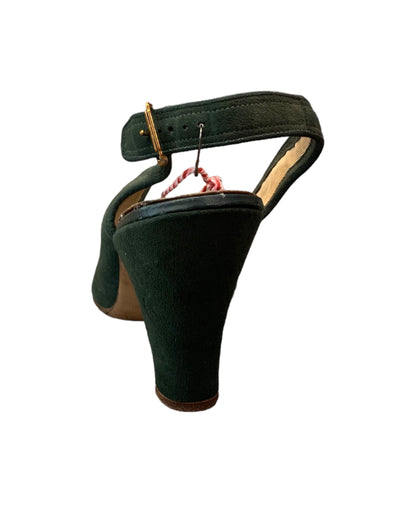 Dark green velvet heels with bow